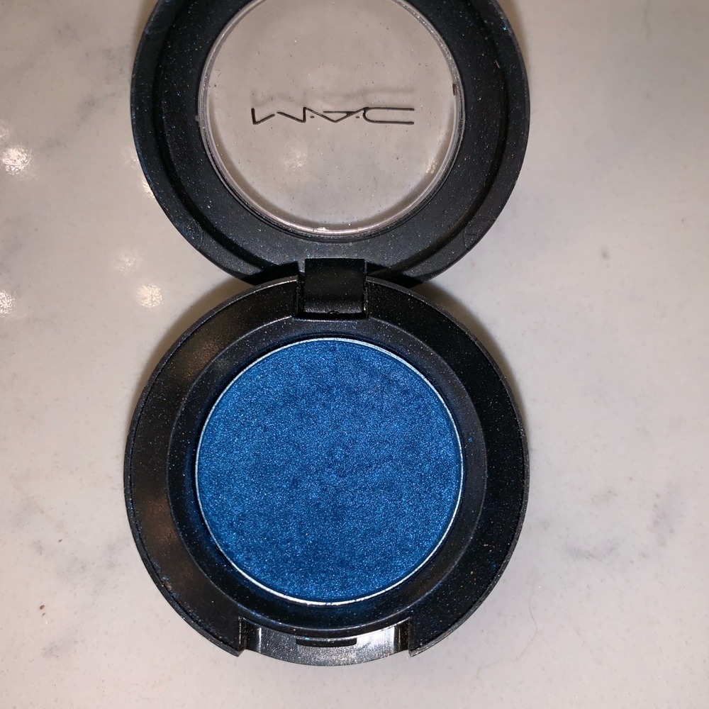 Mac Cosmetics Blue eyeshadow - Freshwater